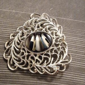 Vintage SARAH COVENTRY Silvertone Filigree W/Black Color Changing Center Stone